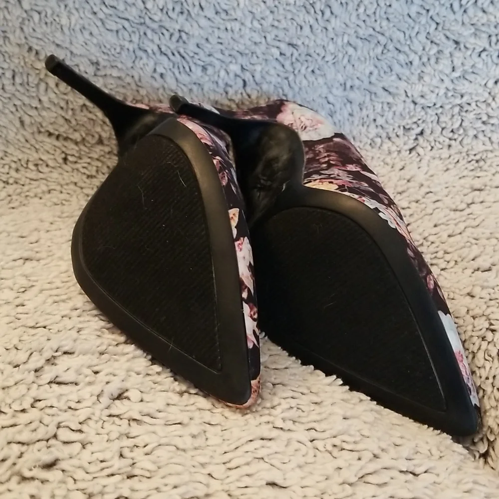 Rampage Floral Pattern 3.5" Stiletto High Heel Shoe - Picture 6 of 8